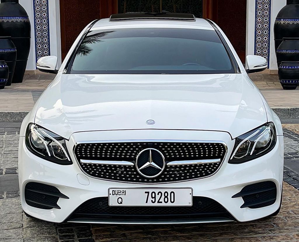 Mercedes E300 WHITE 2020 location dubaï