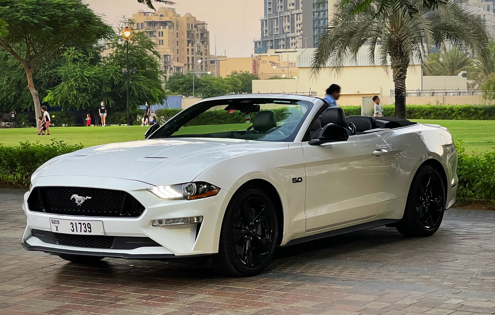 Ford Mustang Convertible WHITE 2022 location dubaï