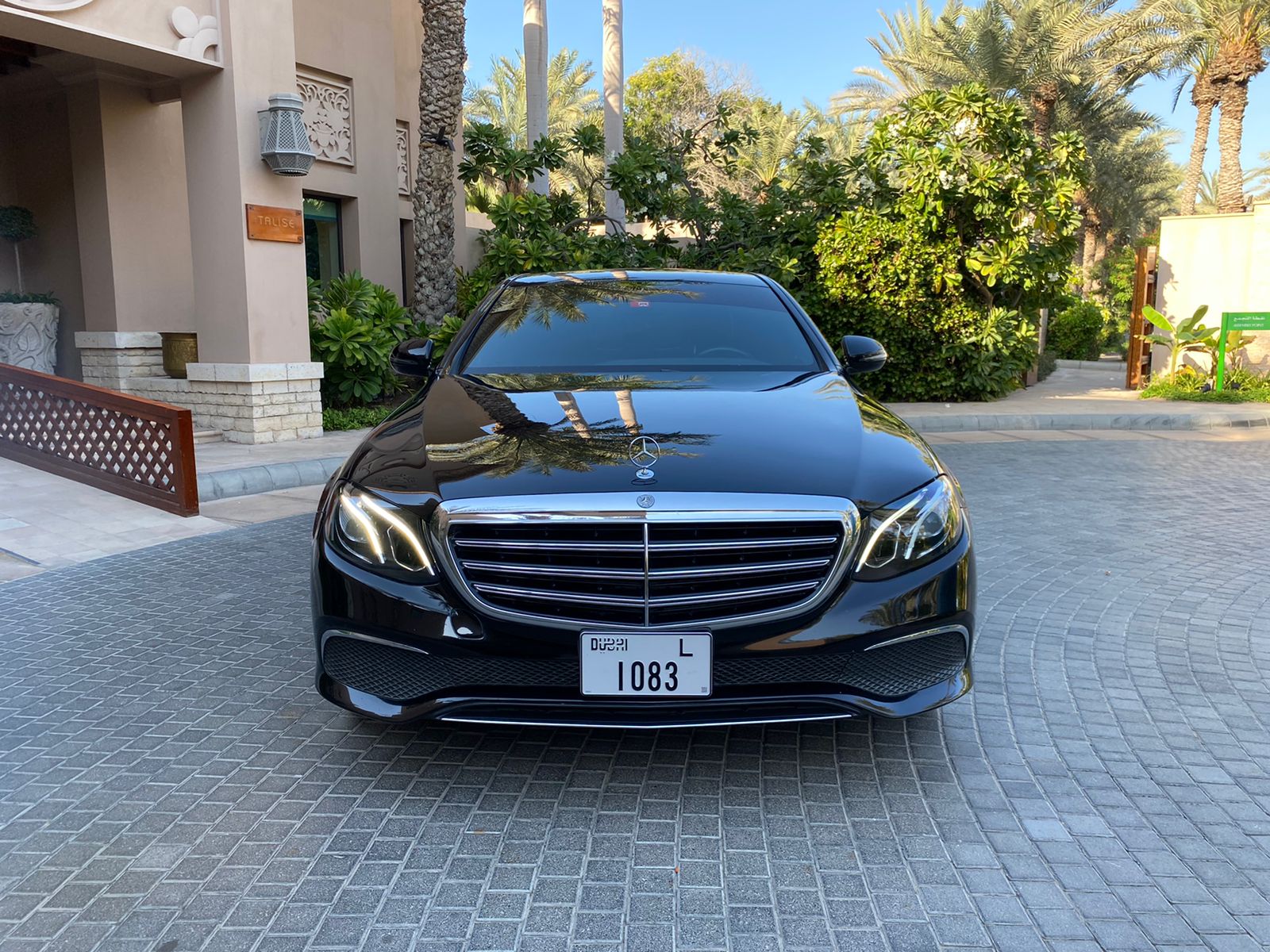 Mercedes E300 BLACK 2018 location dubaï