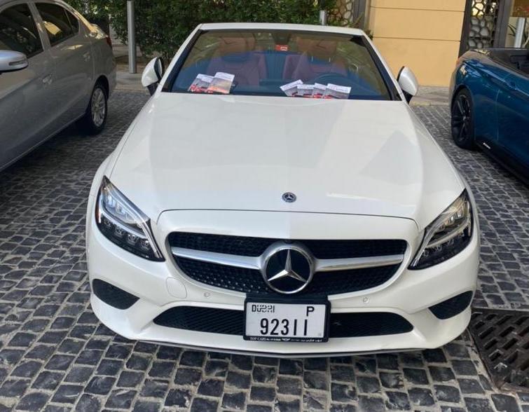 Mercedes C300 Convertible WHITE 2019 location dubaï