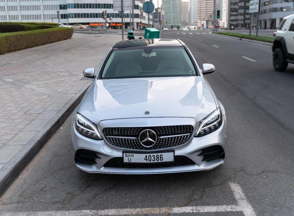 Mercedes C300 BEIGE 2020 location dubaï