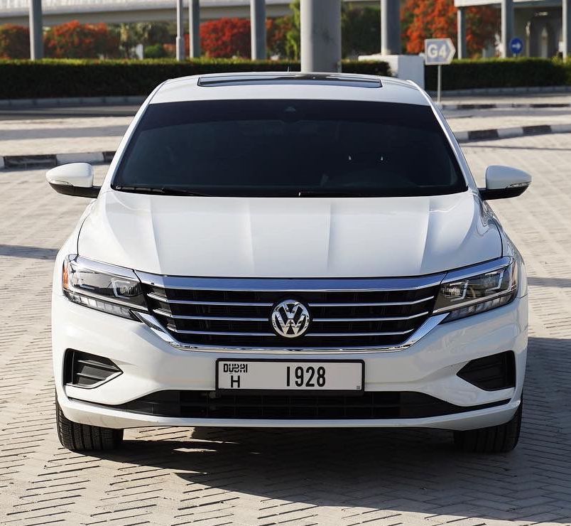 Volkswagen passat  WHITE 2021 location dubaï