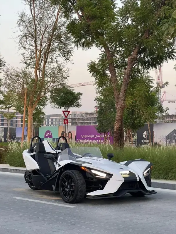 Polaris slingshot .S WHITE 2022 location dubaï