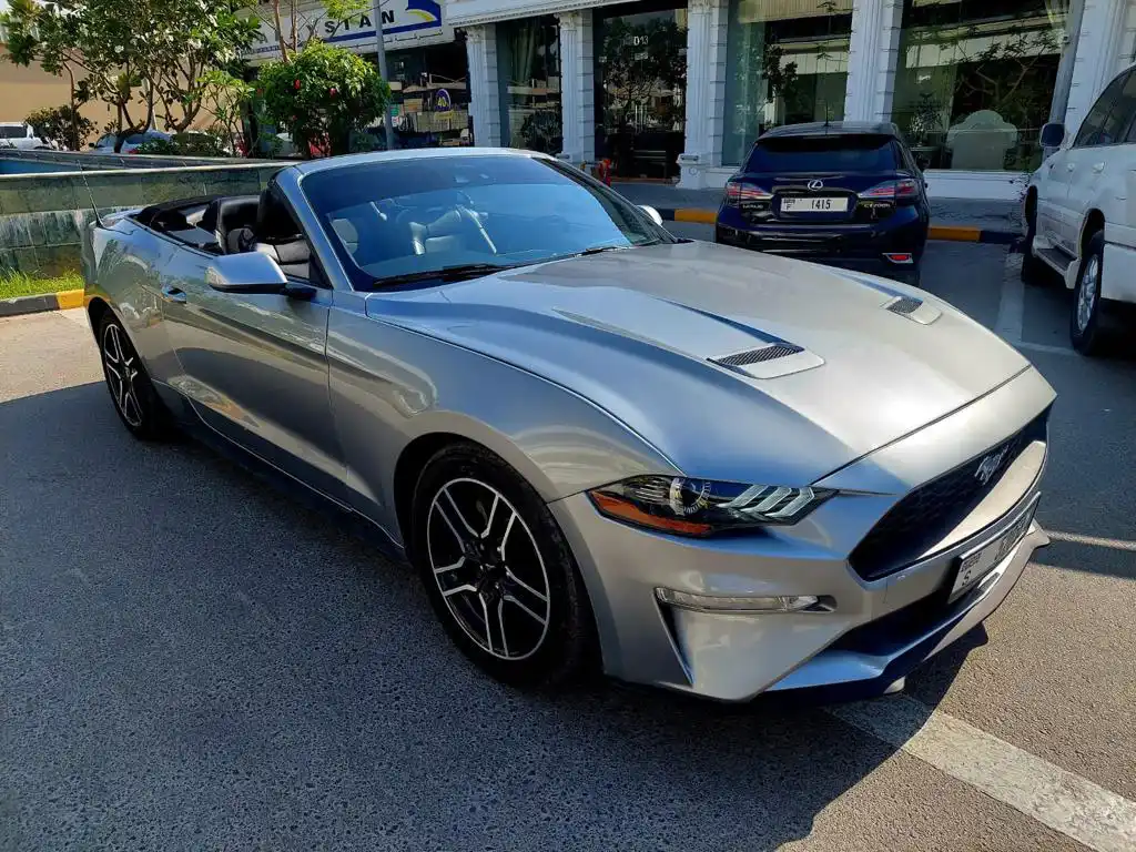 Ford Mustang BEIGE 2021 location dubaï