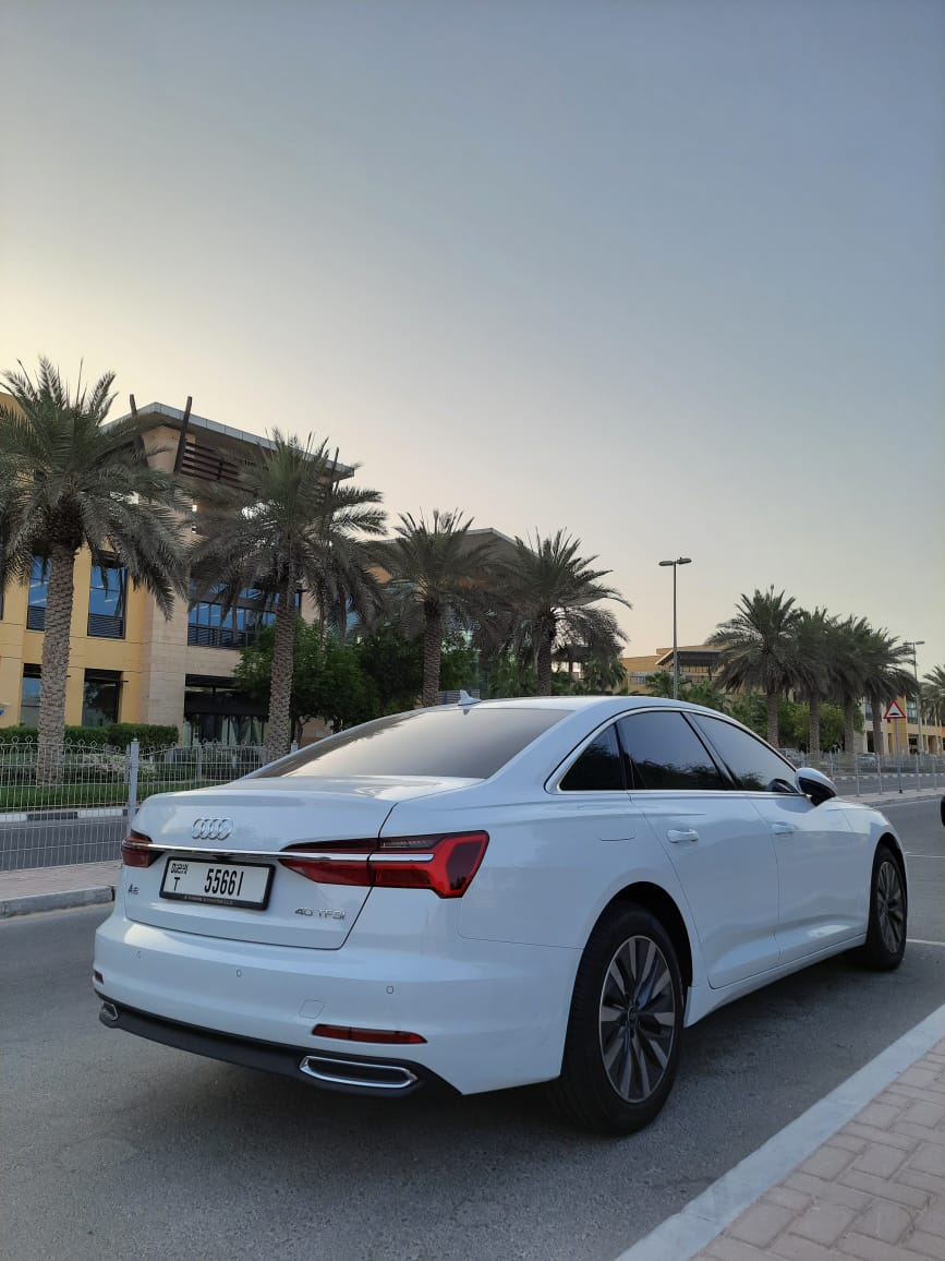 louer Audi A6 WHITE 2021 à Dubaï