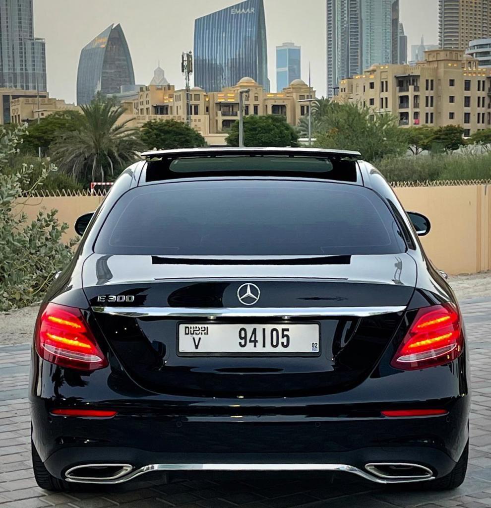 louer Mercedes E300 BLACK 2019 à Dubaï