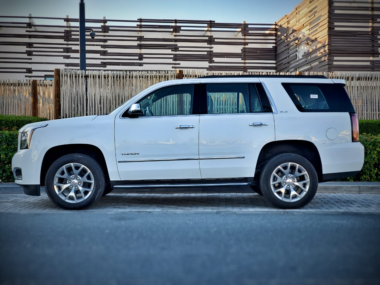 арендовать GMC Yukon WHITE 2020 в Дубае