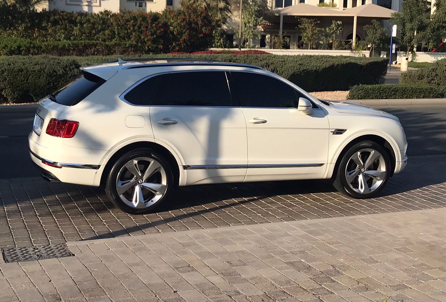 арендовать Bentley Bentayga WHITE 2020 в Дубае