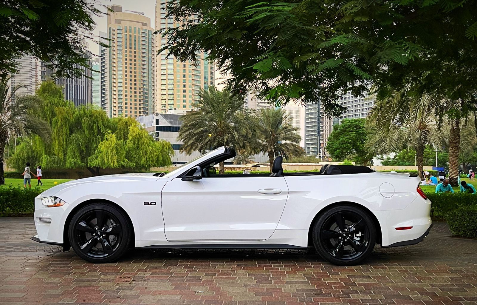louer Ford Mustang Convertible WHITE 2022 à Dubaï