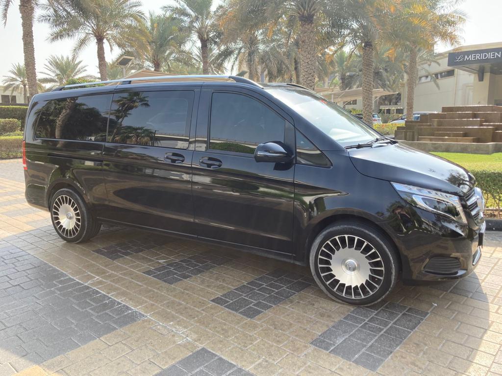 louer Mercedes Viano BLACK 2019 à Dubaï