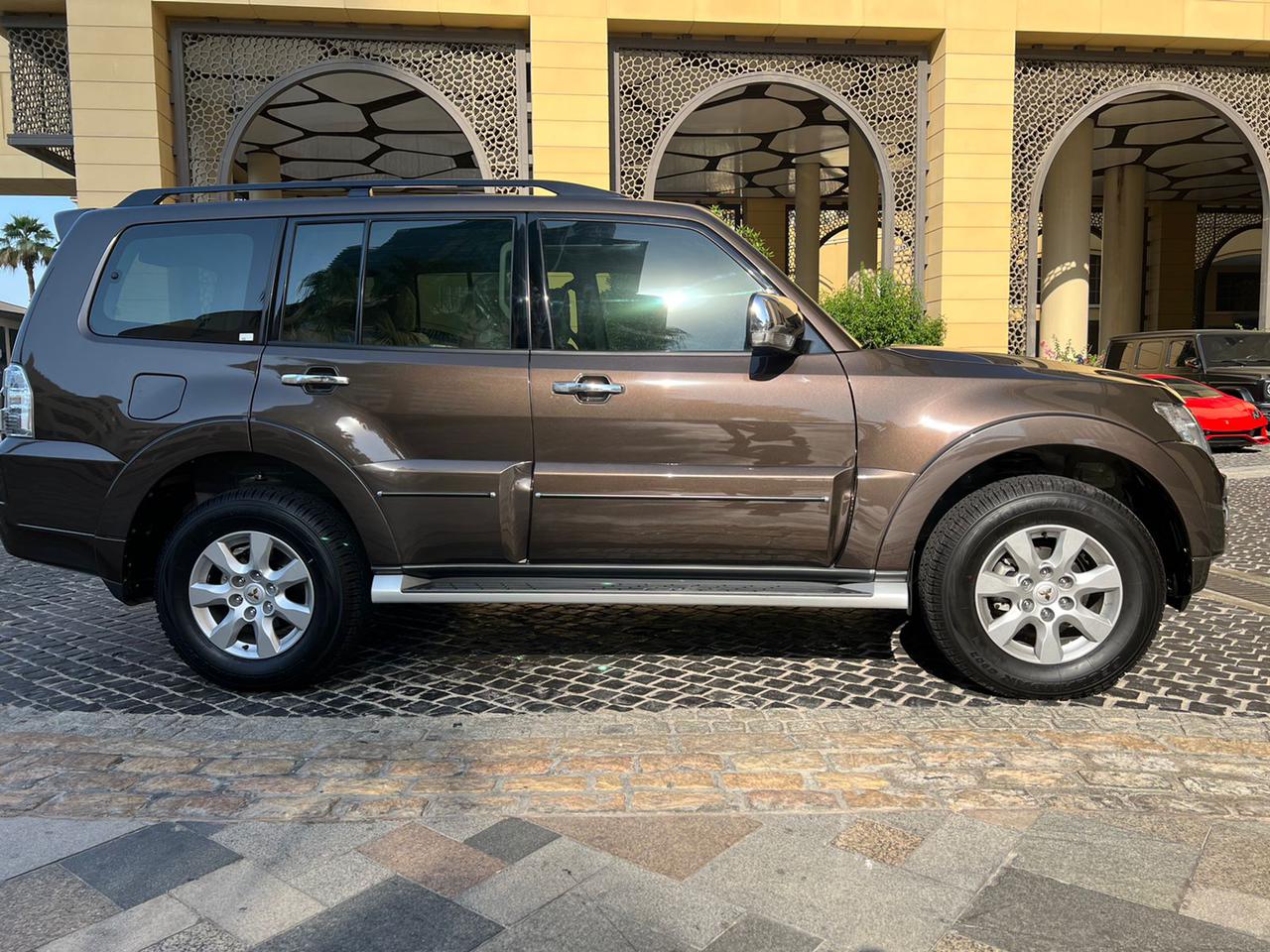 арендовать Mitsubishi Pajero BLACK 2022 в Дубае