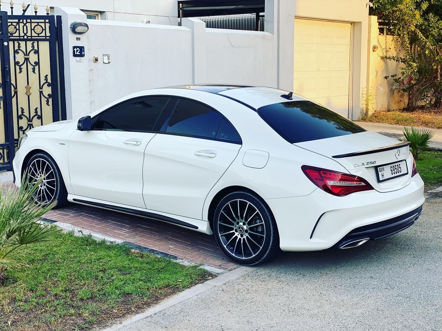 louer Mercedes CLA250 WHITE 2019 à Dubaï