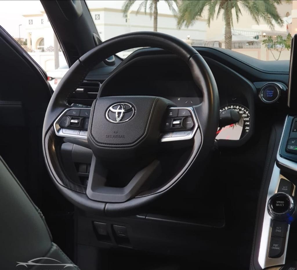 louer Toyota Land cruiser BLACK 2022 à Dubaï