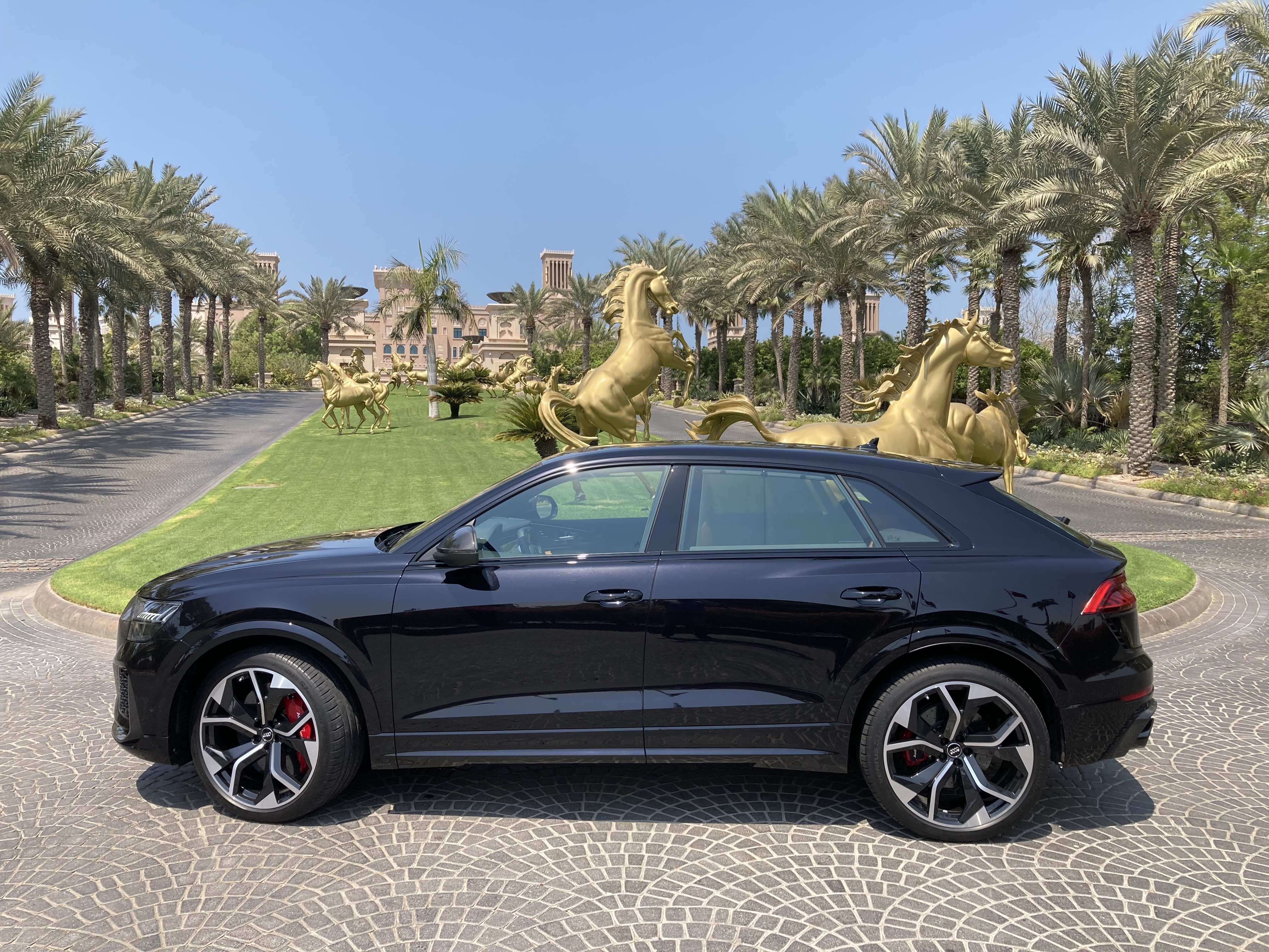 арендовать Audi RSQ8 BLACK 2021 в Дубае
