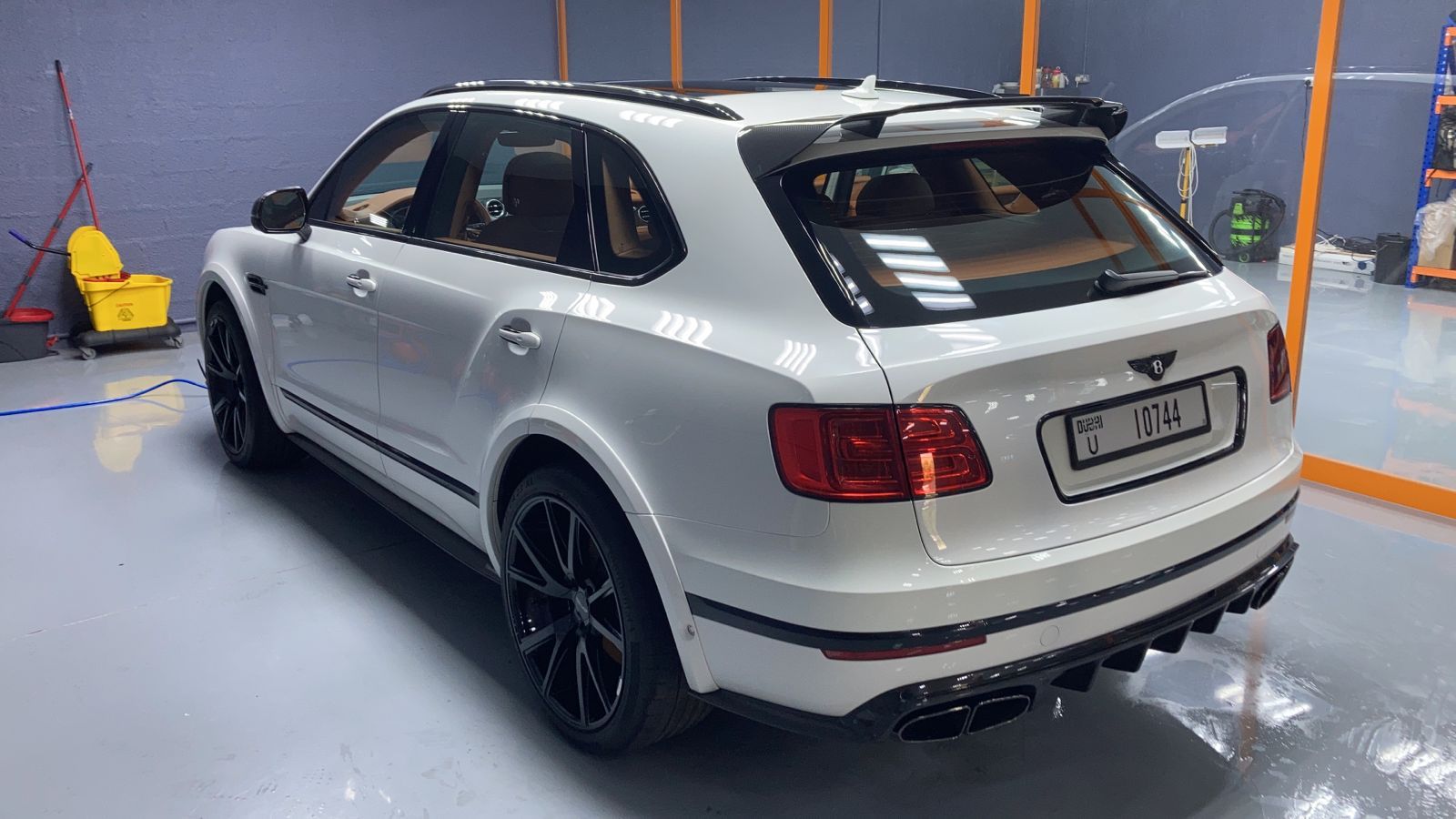 арендовать Bentley Bentayga Mansory WHITE 2018 в Дубае