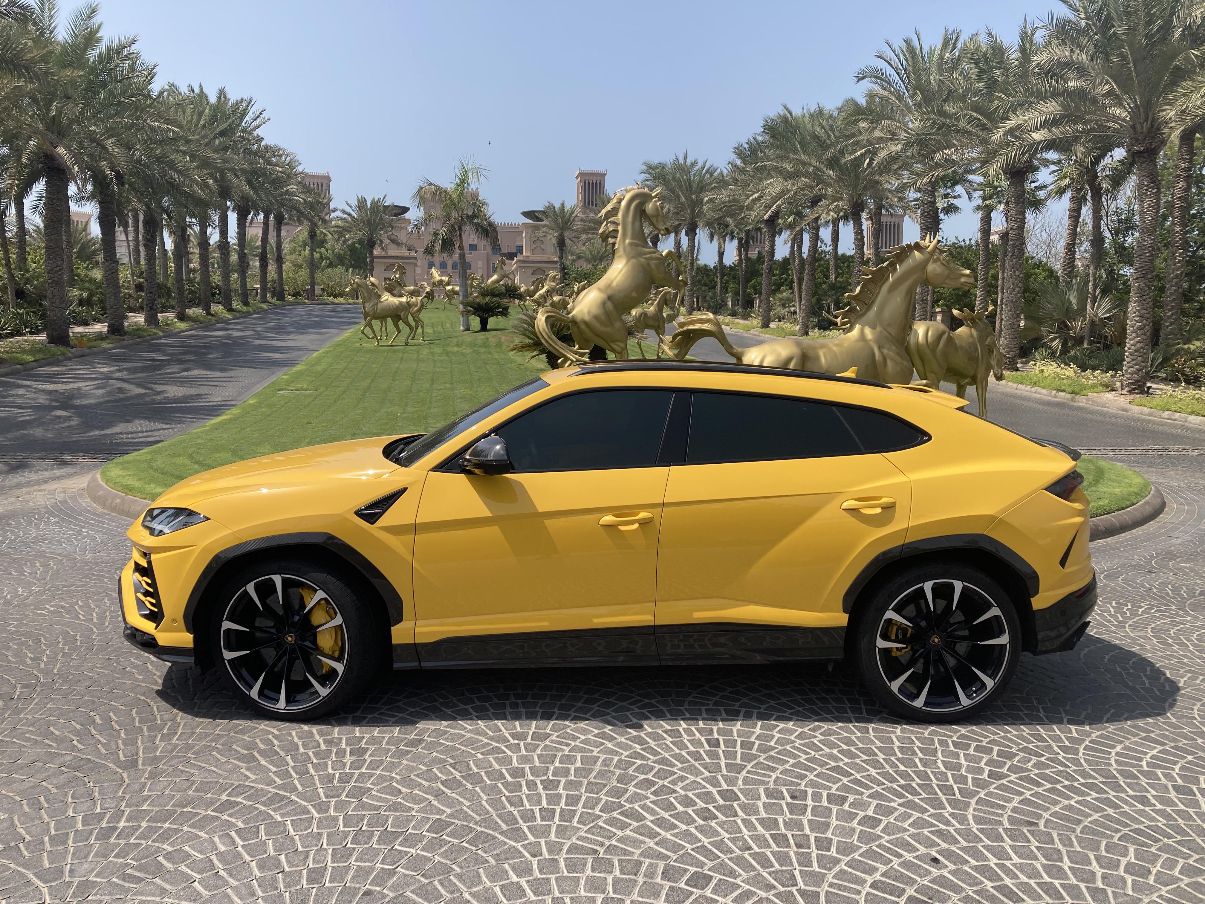 арендовать Lamborghini Urus YELLOW 2020 в Дубае