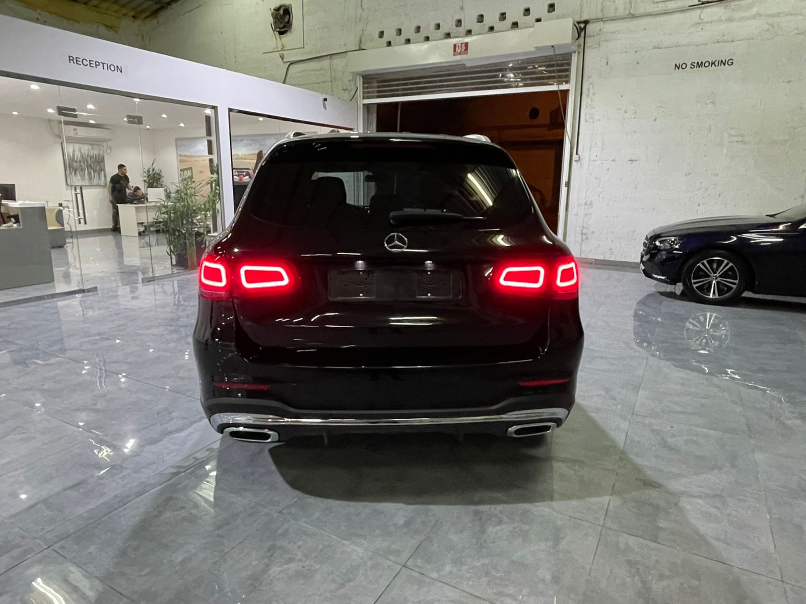 louer Mercedes GLC 300 BLACK 2021 à Dubaï