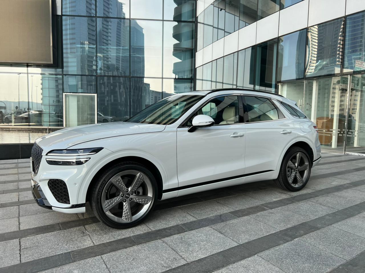 арендовать GENESIS GV70 WHITE 2021 в Дубае