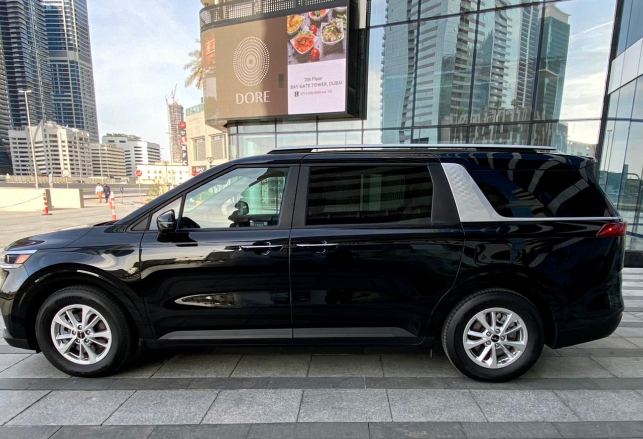 арендовать KIA CARNIVAL 2022 BLACK 2022 в Дубае