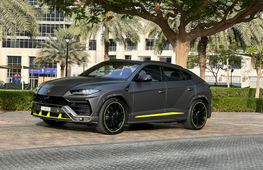 louer Lamborghini Urus GREY 2023 à Dubaï