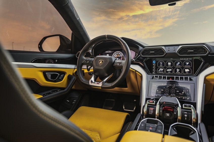 louer Lamborghini Urus Pearl Capsule BLACK 2022 à Dubaï