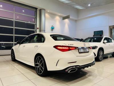 louer MERCEDES C200 2022 WHITE 2022 à Dubaï