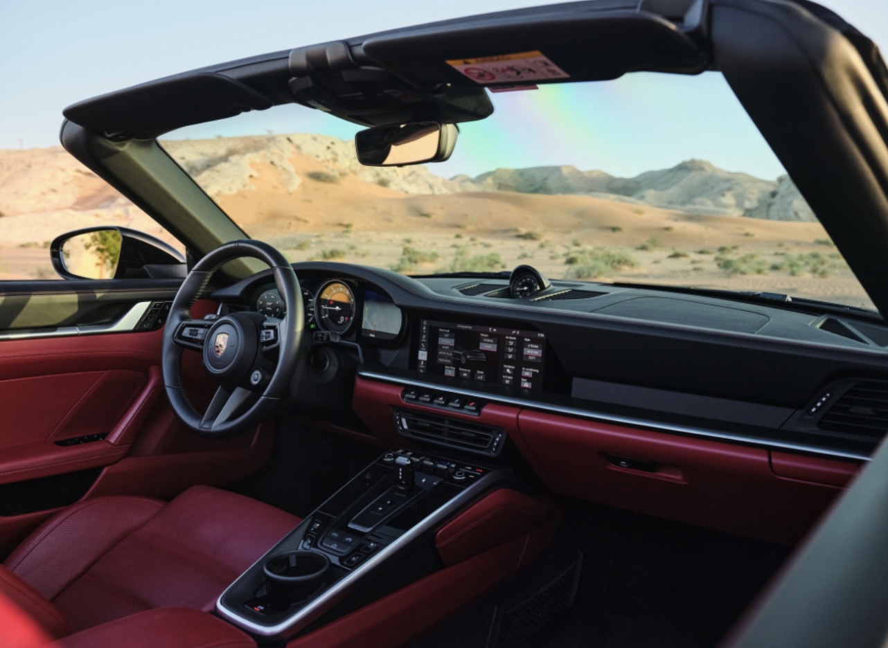 louer Porsche 911 Convertile BLACK 2021 à Dubaï