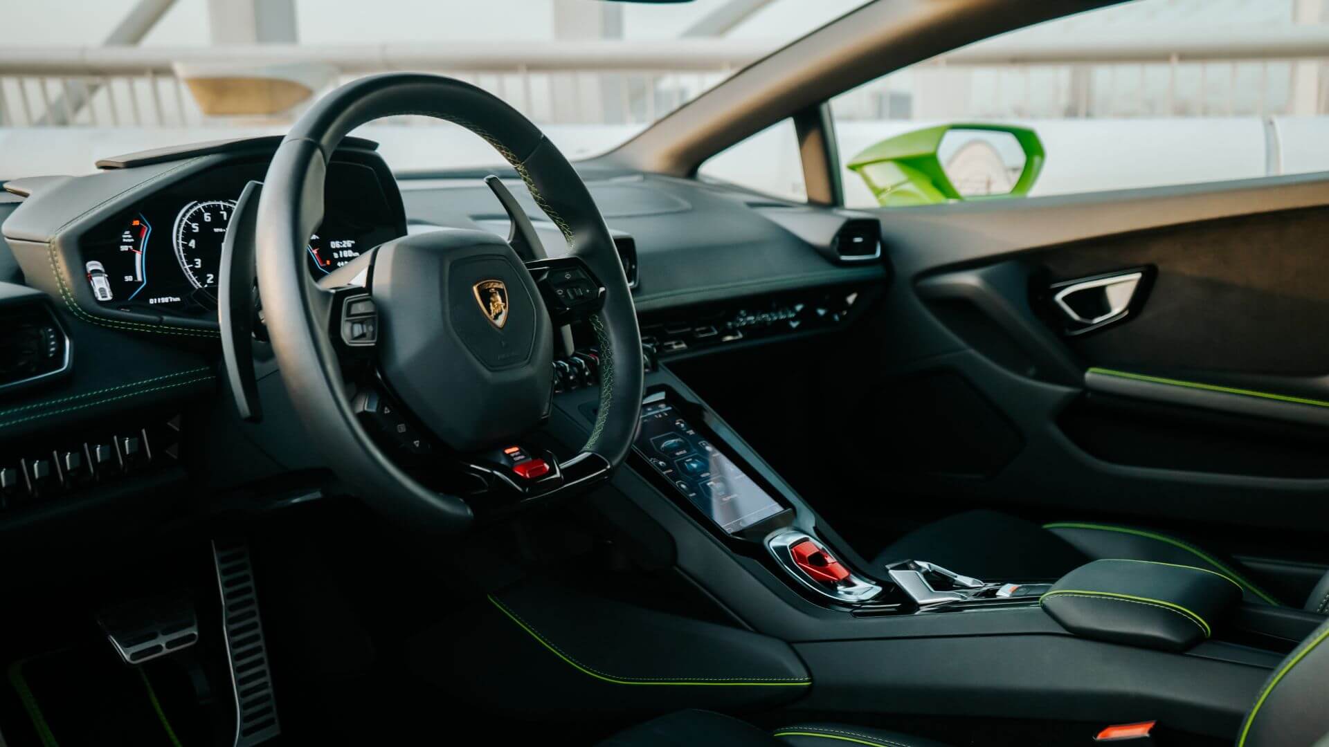 louer Lamborghini Hurucan Evo GREEN 2023 à Dubaï