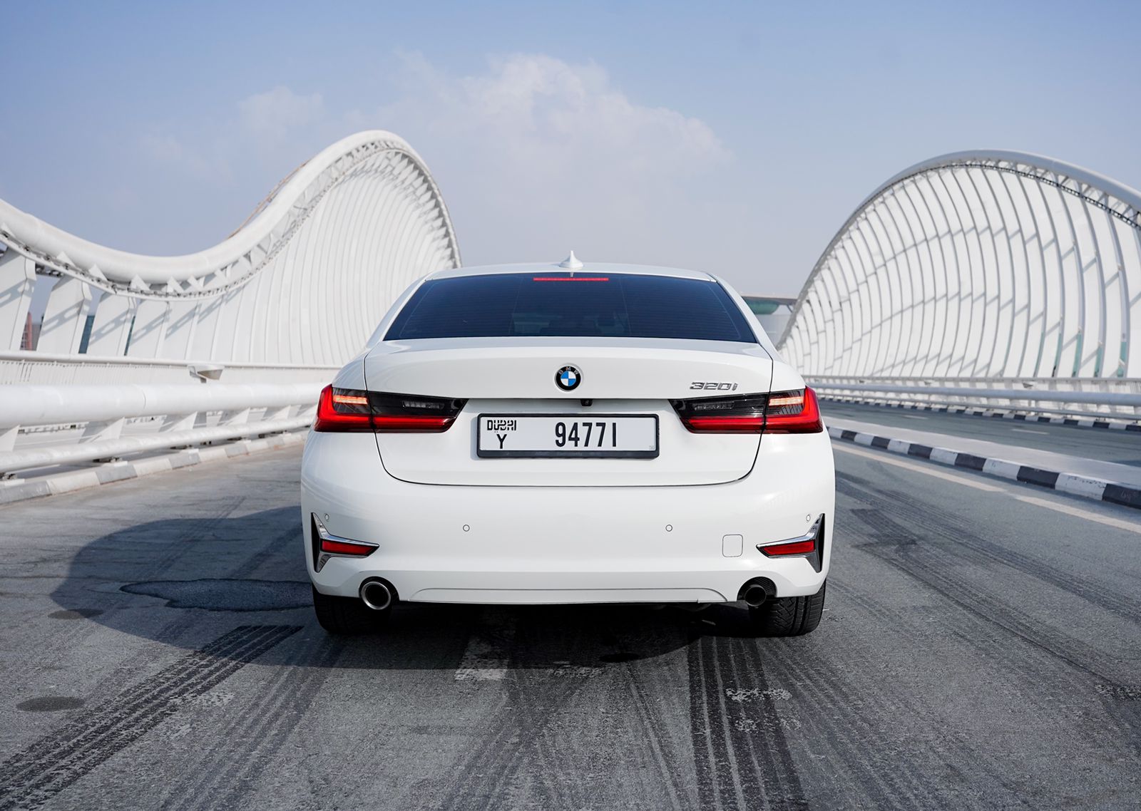 louer BMW 320i WHITE 2021 à Dubaï