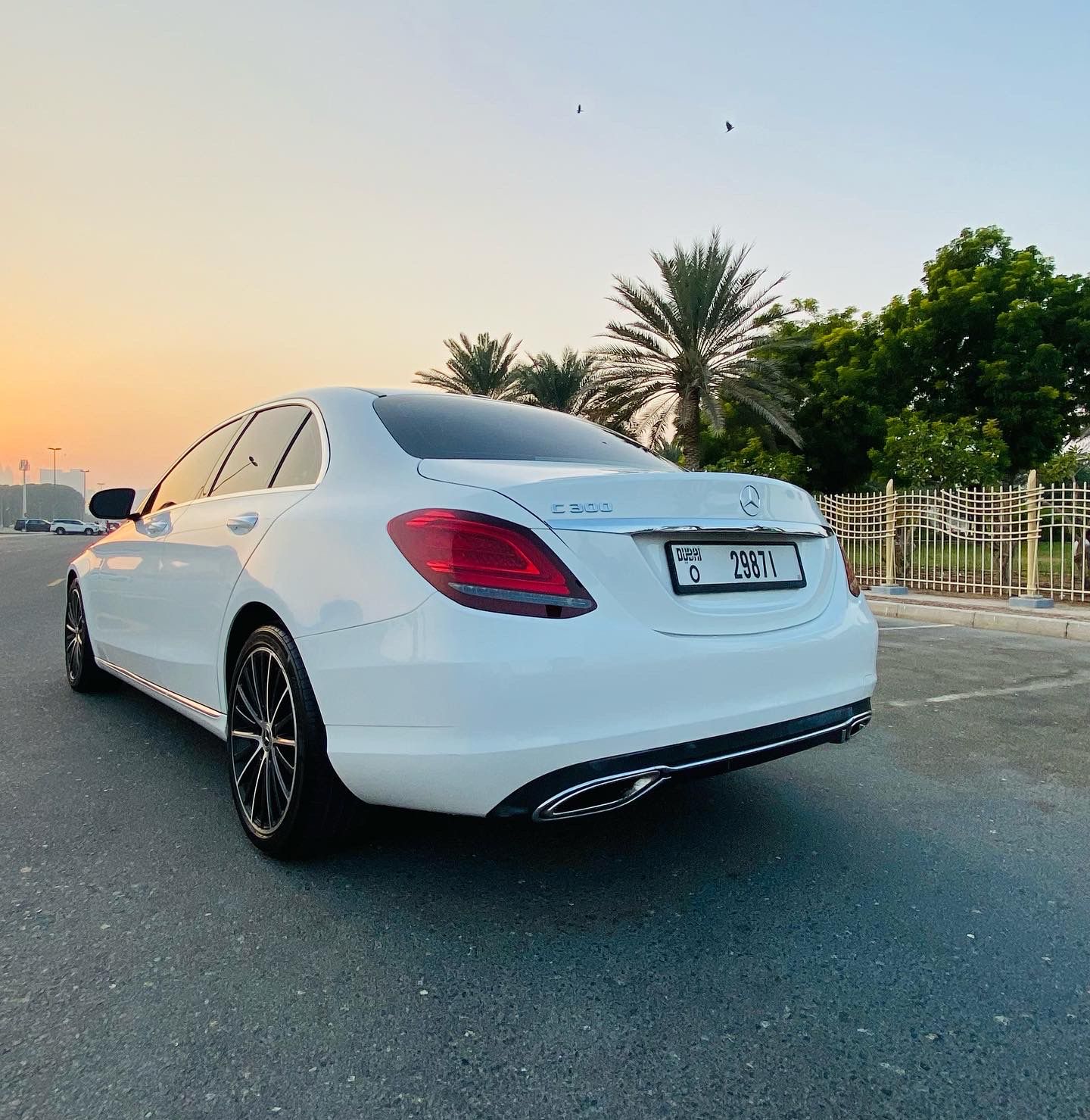 louer Mercedes C300 WHITE 2021 à Dubaï