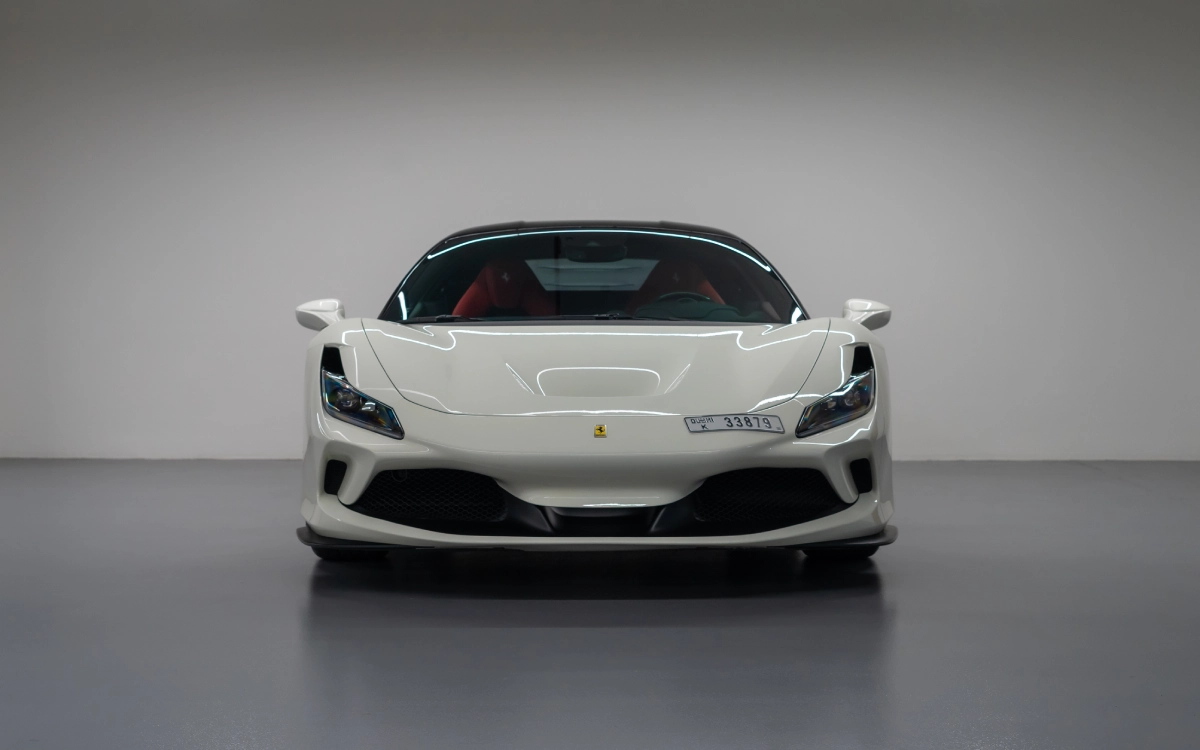 louer Ferrari F8 WHITE 2022 à Dubaï