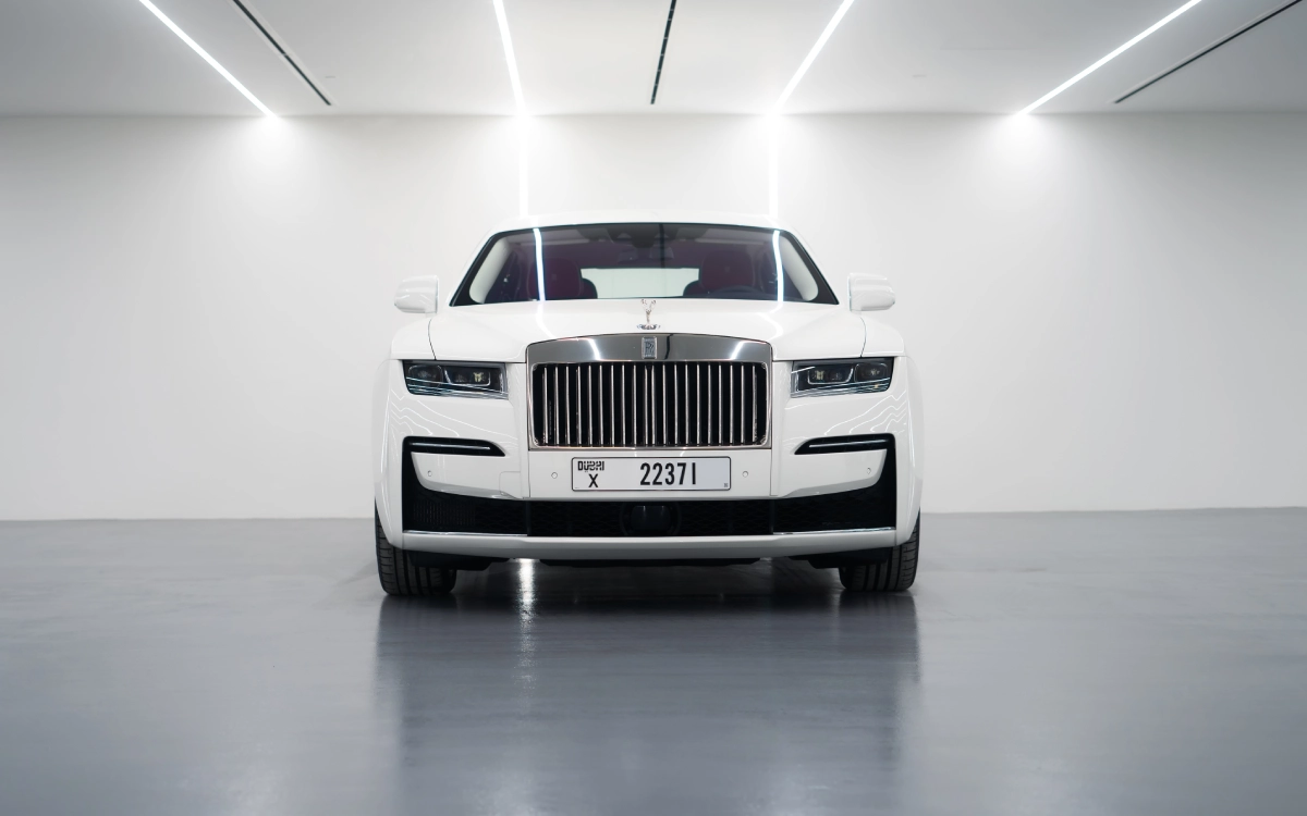 louer Rolls Royce Ghost WHITE 2022 à Dubaï