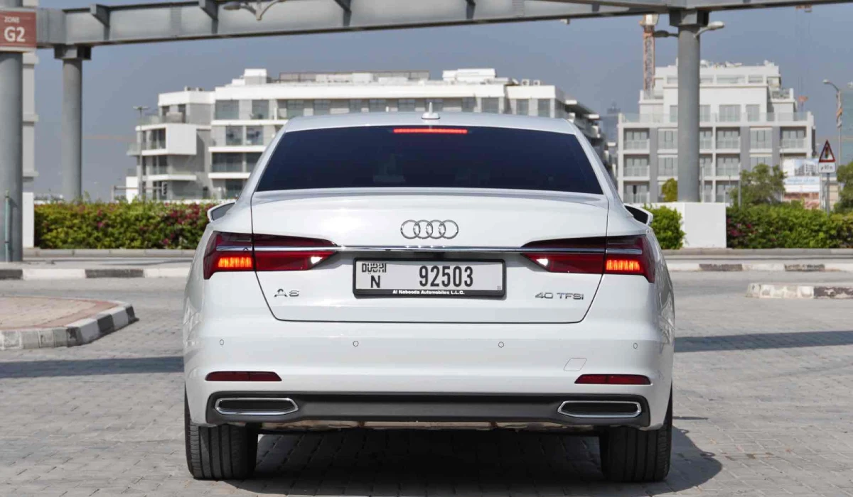 louer Audi A6 WHITE 2022 à Dubaï