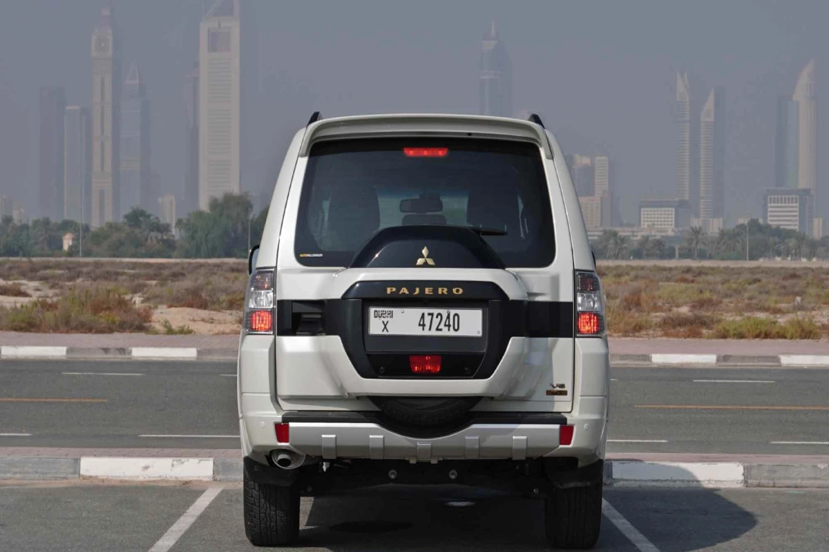 арендовать Mitsubishi Pajero WHITE 2021 в Дубае