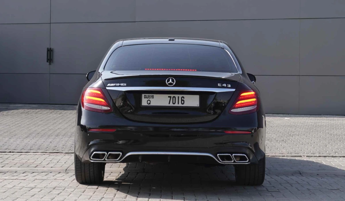 louer Mercedes Benz AMG E43 BLACK 2019 à Dubaï