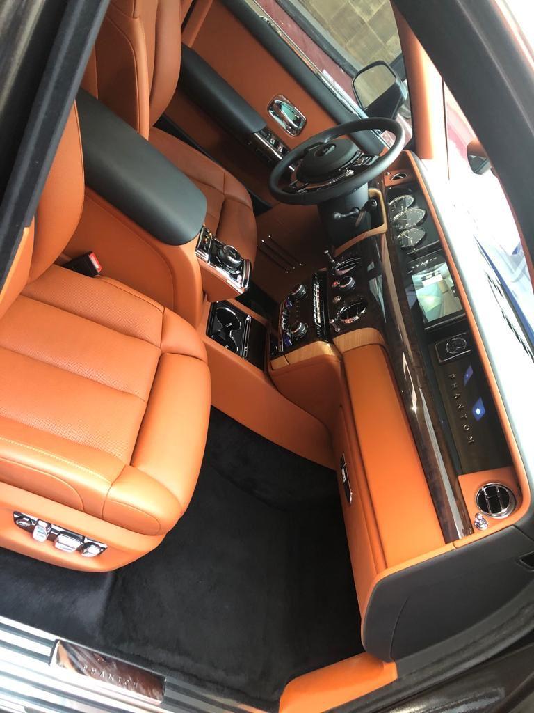 louer  Rolls Royce  Phantom BLACK 2020 à Dubaï