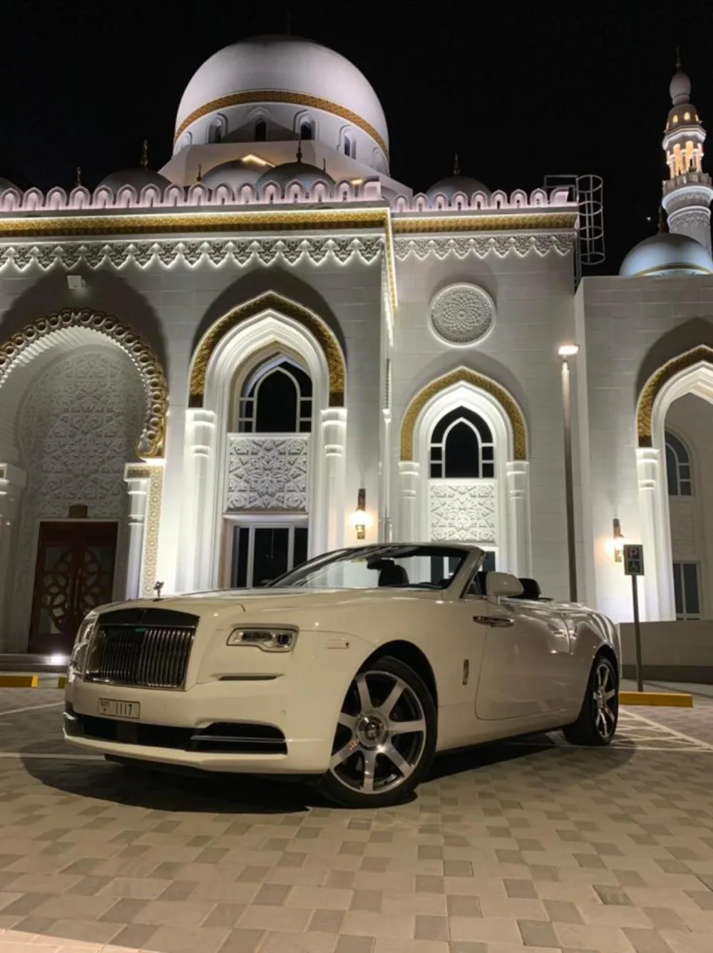 louer Rolls Royce Dawn WHITE 2019 à Dubaï