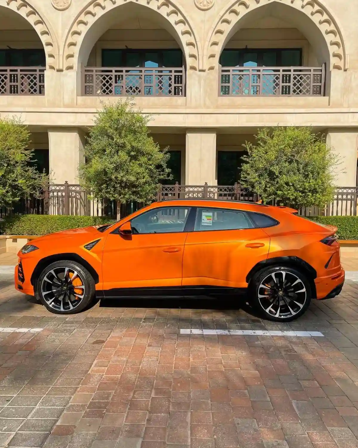 арендовать Lamborghini URUS ORANGE 2023 в Дубае