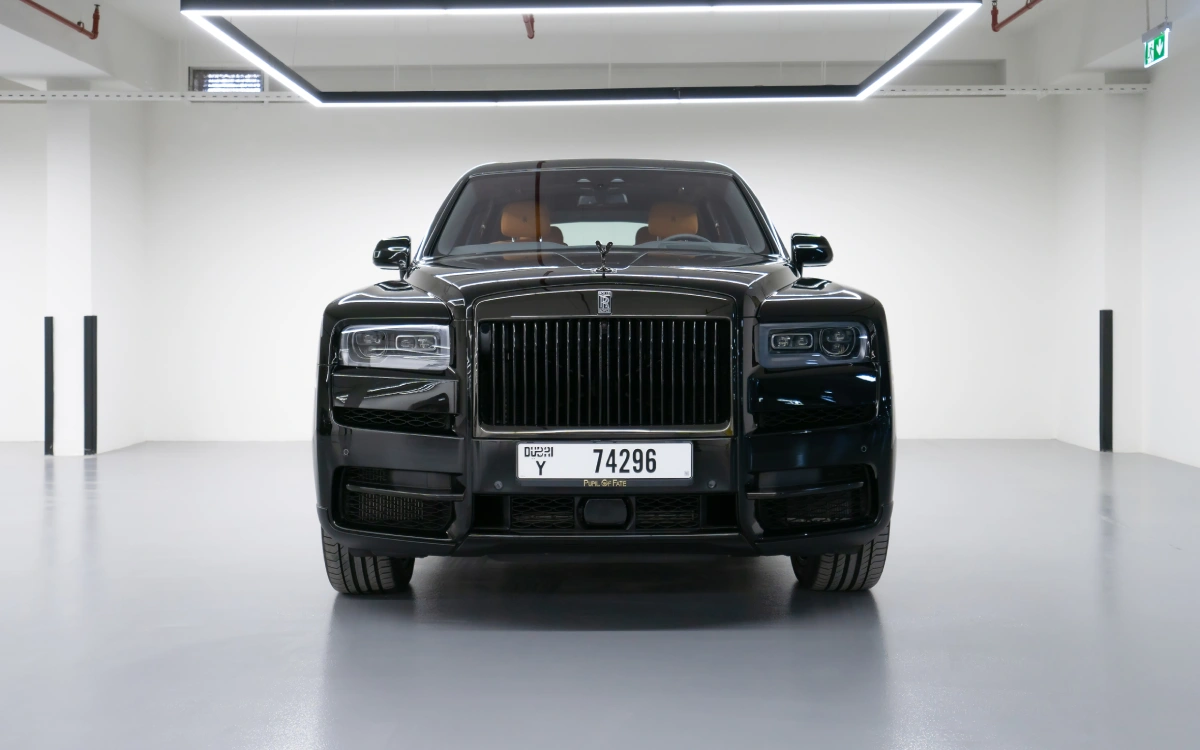 louer Rolls Royce Cullinan BLACK 2022 à Dubaï
