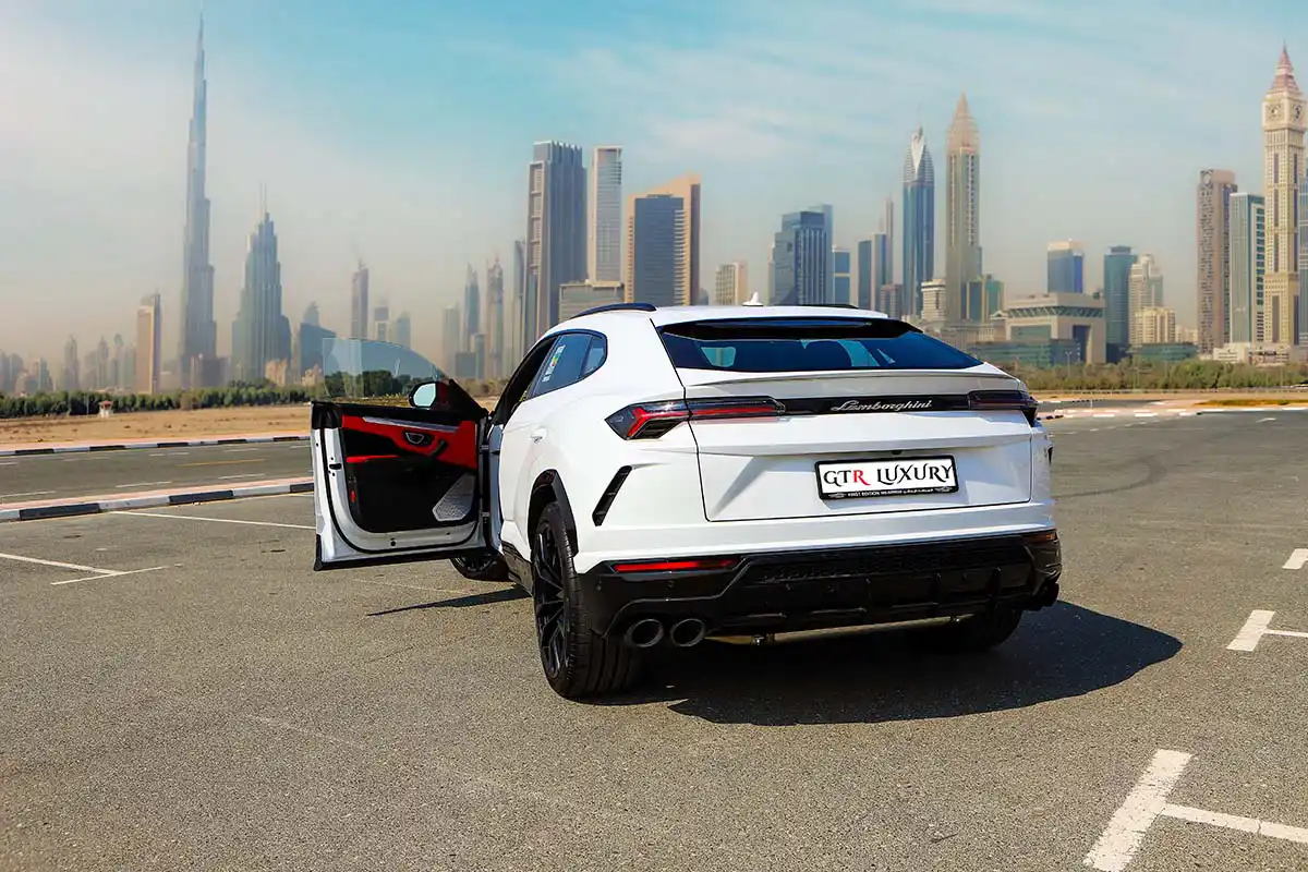 louer Lamborghini URUS WHITE 2023 à Dubaï