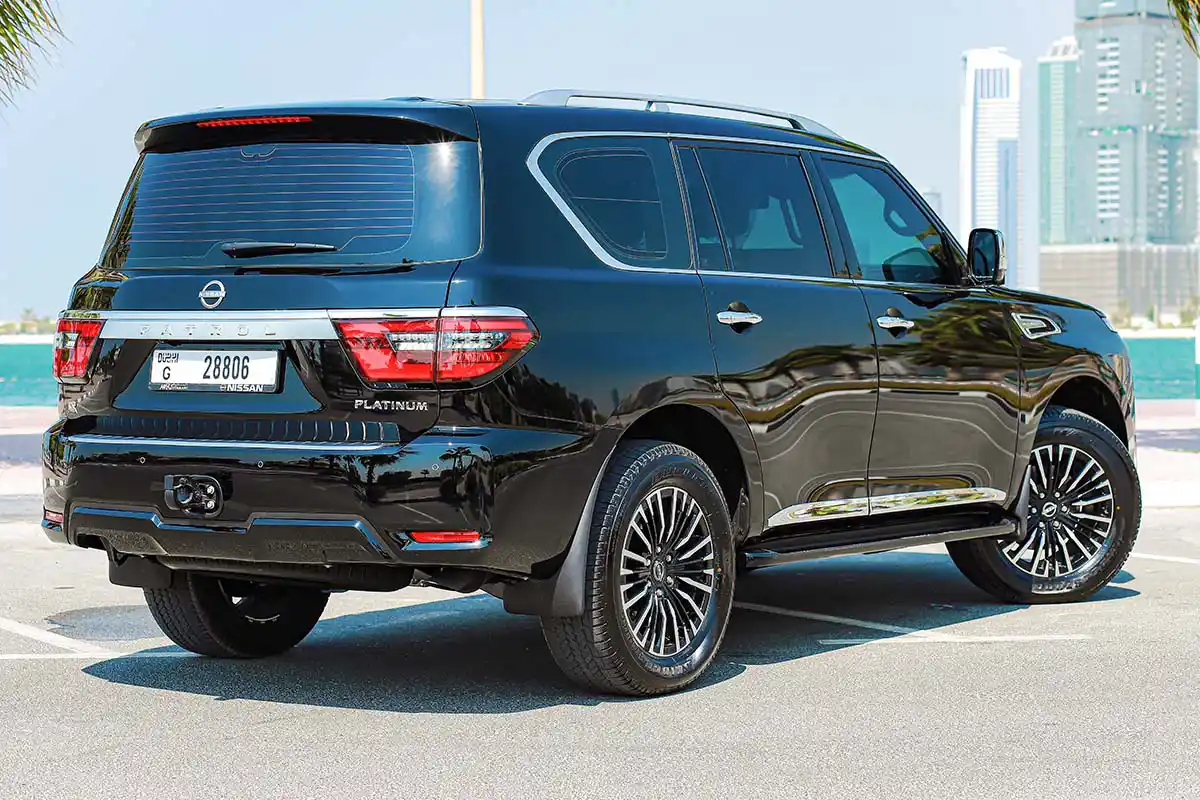louer Nissan Patrol Platinum BLACK 2023 à Dubaï