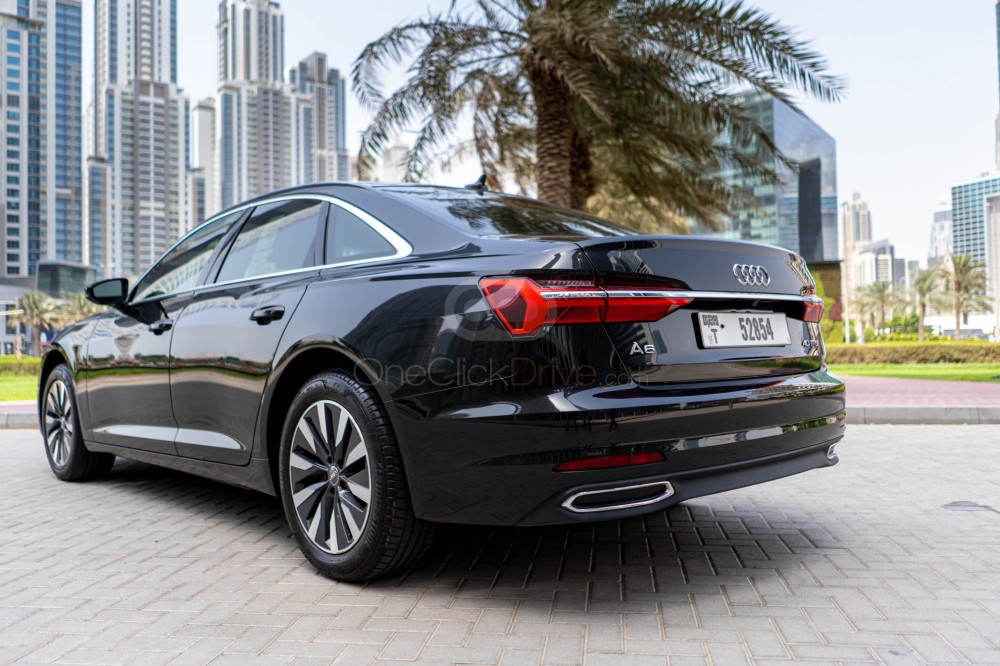 louer Audi A6 GREY 2021 à Dubaï