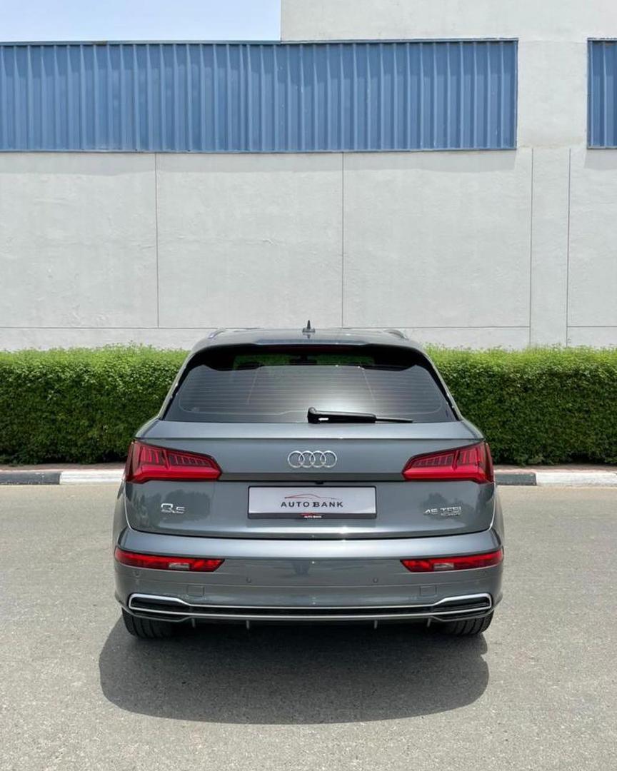 louer Audi Q5 2021 GREY 2021 à Dubaï