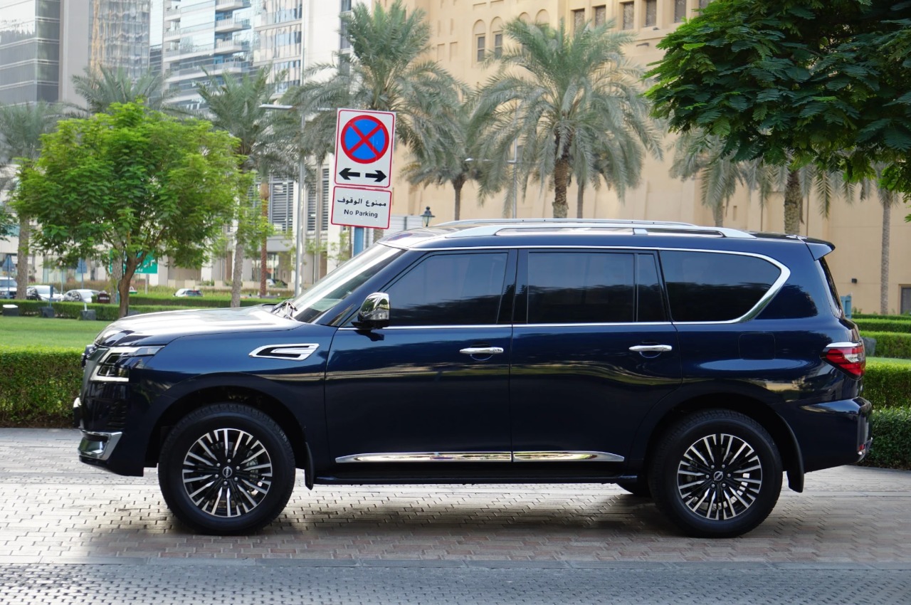 louer Nissan Patrol Platinium BLACK 2022 à Dubaï