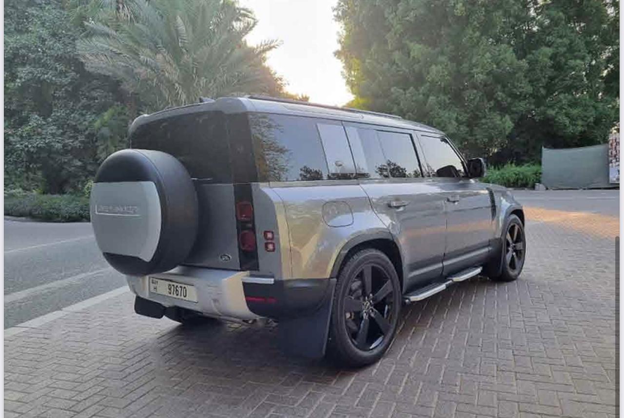 louer Land Rover Defender GREY 2022 à Dubaï