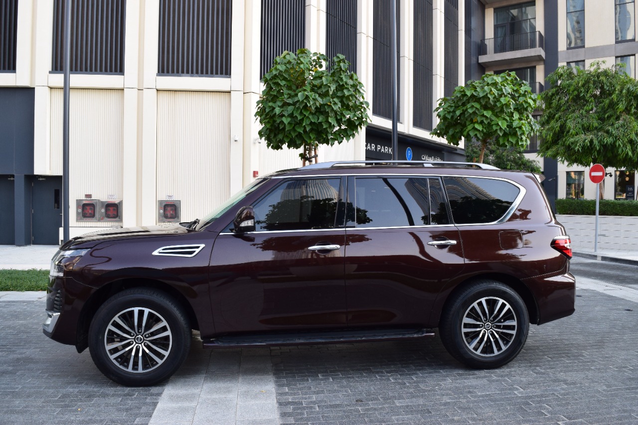 louer Nissan Patrol Platinium BLACK 2021 à Dubaï
