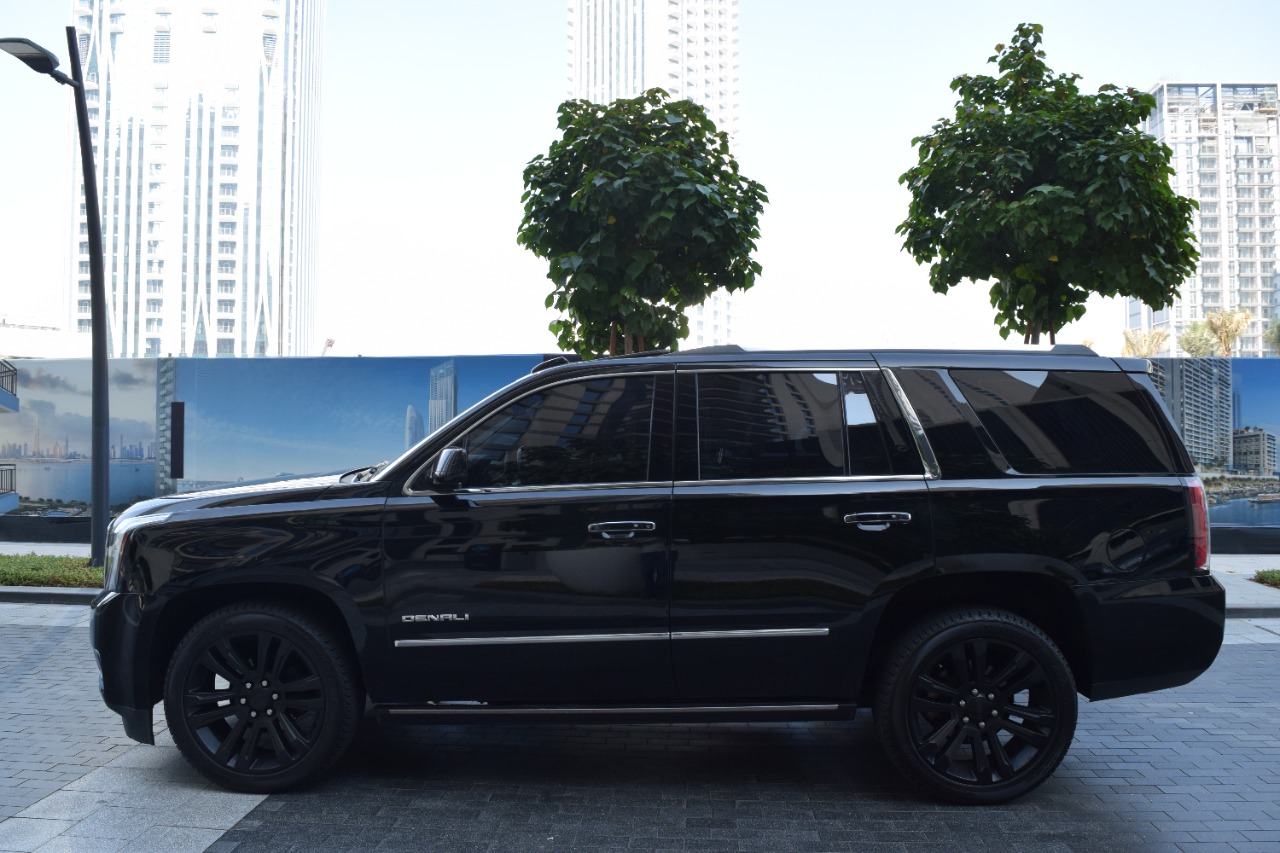 louer GMC Yukon Denali VIP BLACK 2020 à Dubaï