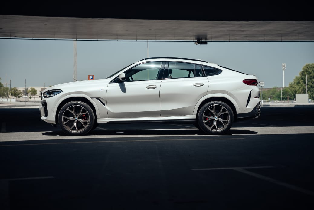 louer BMW X6 M40 2023 WHITE 2023 à Dubaï