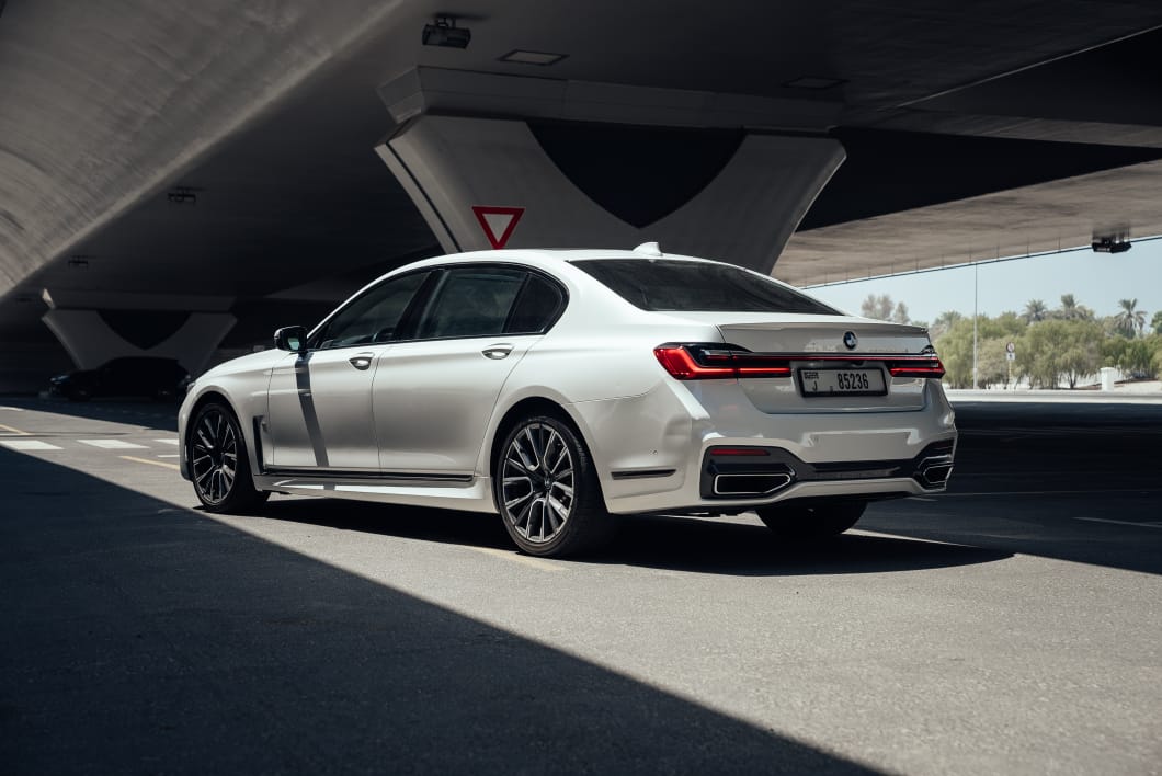 louer BMW 730Li 2021 WHITE 2021 à Dubaï