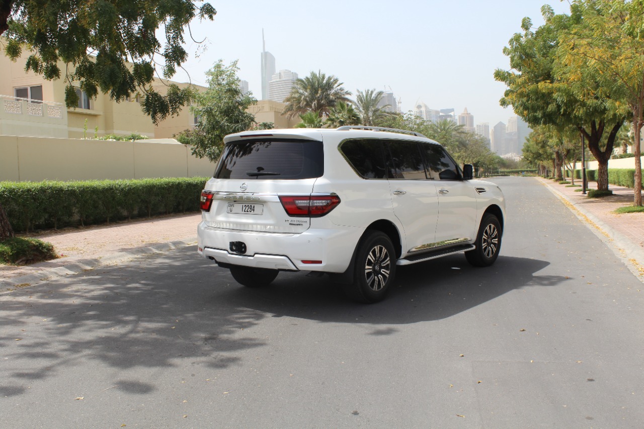 louer NISSAN PATROL  WHITE 2021 à Dubaï